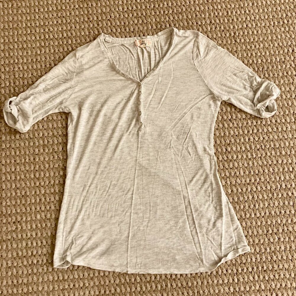 Pink Republic Womens Button-Up V-Neck T-Shirt Roll-Tab Sleeve Size M Gray